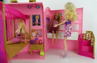 2010 Mattel Barbie Folding House Playset Bedroom Bathroom Plus 4 Barbies 2