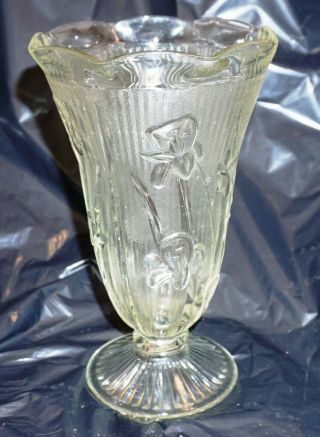 Vintage Jeannette Glass Iris And Herringbone 9 " Clear Vase