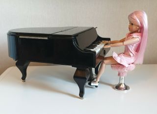 Sindy/barbie Dolls House Size Grand Piano And Stool Cd/ Radio,  No Doll (cd Tlc)