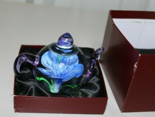 Dynasty Gallery Heirloom Collectibles Lorenzo Glass Paperweight Blue Flower Pot 2