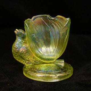 Vintage 2.  5 " Bird Egg Cup Yellow Iridescent Vaseline Carnival Glass Summit Robin