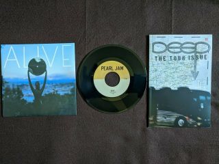 Pearl Jam Ten Club: 7 " 45 Rpm Alive/around & Around In Sleeve,  Deep Book 2017