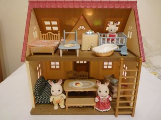 Sylvanian Families Cosy Cottage Fully Furnished With Rabbit Figures