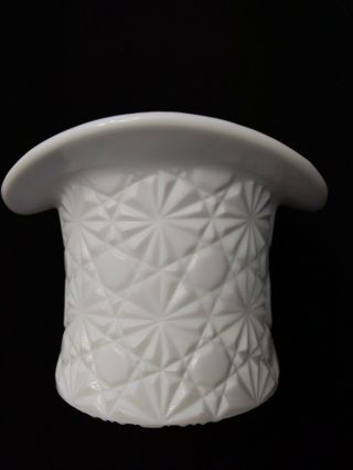 Vintage Fenton Milk Glass Top Hat Vase - Daisy Button Design 4.  5 "
