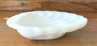VINTAGE Milk White Glass Sea Shell Shaped Soap Dish/Jewelry Holder 2