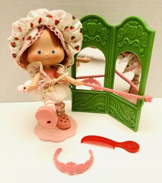 1983 Kenner Dancing Strawberry Shortcake Doll Complete Playset