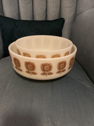 Brown Sunflower Federal Glass Mixing Bowl (2 Pc)
