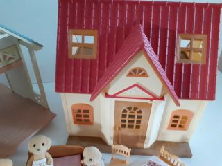 SYLVANIAN FAMILIES BLUEBELL HOUSE & COSY COTTAGE WITH ITEMS AND FIGURES 3