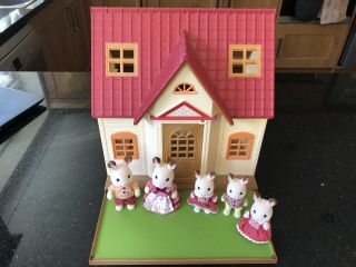 Sylvanian Families Starter Home Cottage With Chocolate Rabbit Family Bundle
