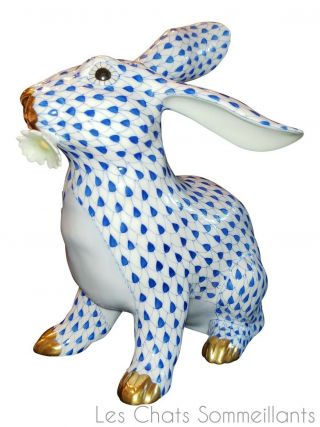 Herend,  Large Bunny / Rabbit With Daisy,  Sapphire Fishnet,  Flawless,  Retail $825