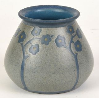 Marblehead Pottery Blue Decorated Vase 3.  75 " Tall By 4.  5 " Wide