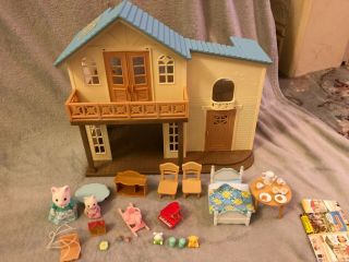 Sylvanian Families Hillcrest Home Gift Set,  Silk Cat Girl & Baby & Boxed