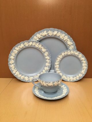 Wedgwood Queensware Embossed Cream On Lavender 5 Piece Setting For Four