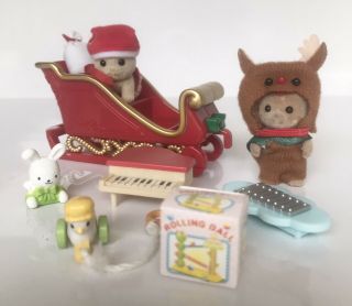 Sylvanian Families Christmas Sleigh Set With Dressed Figures And Toys