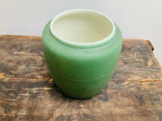 A Lovely Matte - Green Hampshire Pottery Vase (1904 - 1914) 2