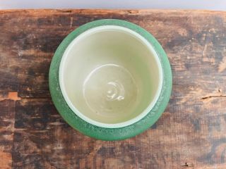 A Lovely Matte - Green Hampshire Pottery Vase (1904 - 1914) 3