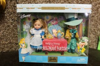 Nib 2002 Disney Barbie " Kelly & Tommy As Alice And The Mad Hater 57577