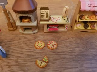 Sylvanian Families Pizza Delivery Set And Doughnut Stand 3