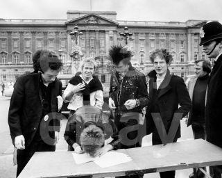 The Sex Pistols Johnny Rotten,  Steve Jones,  Paul Cook,  Syd Vicious 10x8 Photo