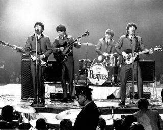 The Beatles John Lennon Paul Mccartney Harrison & Ringo Starr Glossy 8x10 Photo
