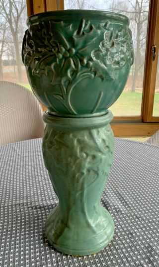 Large Nelson Mccoy Jardiniere And Pedestal In The Holly & Berry Motif Green 21 "