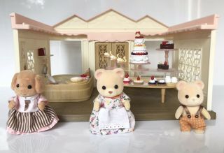 Sylvanian Families Village Cake Shop With Dressed Figures And Accessories
