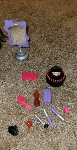 My Scene Shopping Spree Sephora - Nolee Barbie w/ makeup accessories,  outfit 3
