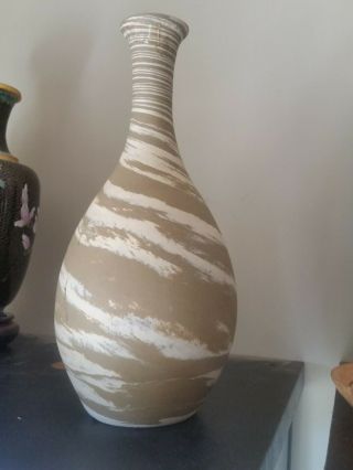 Wj Gordy Georgia Art Pottery Swirl 11 Inch Tall Vase.
