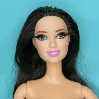 Barbie Raquelle Style In The Spotlight Black Hair Eyelashes Hip Tilt Nude Doll