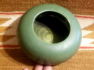 FINE ARTS & CRAFTS HAMPSHIRE POTTERY BOWL or BUD VASE CLASSIC MATTE GREEN FINISH 5