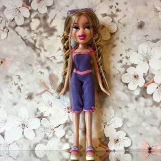 Bratz Doll Summer Spring Break Leah With Outfit And Accessories