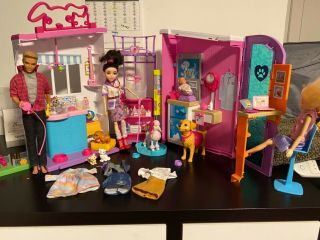 Barbie Vet & Animal Care Centre Play Set -