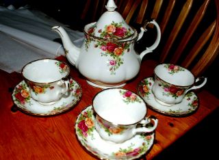 Royal Albert Old Country Roses Large Teapot With 6 Cups And Saucers