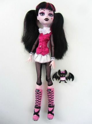 Mattel Monster High Doll - Draculaura Signature & Count Fabulous Pet Bat