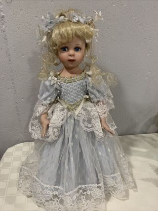 The Ashton - Drake Galleries " Cinderella " Porcelain Doll
