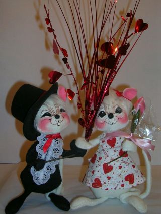 Annalee White Valentine Sweethearts Boy & Girl Mouse Dolls From Year 2000