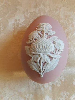 Wedgwood Pink Jasperware Egg Shaped Trinket Box With Seashell Design