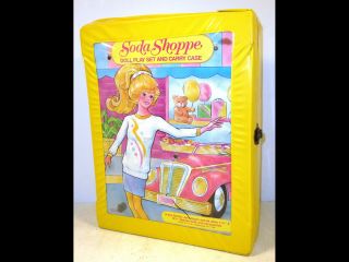 Vintage Vinyl Tara Toy Soda Shoppe Playset & Fashion Doll Storage Carry Case Euc