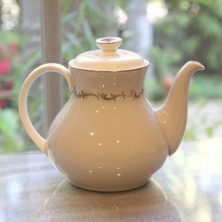 Vintage Royal Doulton Tea Pot Lid Bone China Coronet H4947 Made In England Excel
