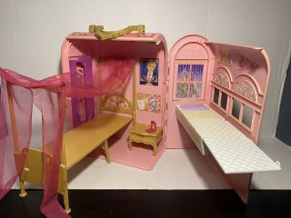 2010 Mattel Barbie Folding House Bedroom Set Travel Case Foldout Bed W/ Closet