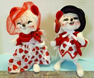 Two 6 - 1/2 " Tall Annalee Mouse Dolls " Valentine Couple " Euc