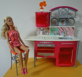 Barbie Glam Sweet Treats To Tv Kitchen Counter W/ Sink,  Stove,  Chair,  Doll 2010