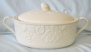 Mikasa White English Countryside Oval 2 Quart Covered Casserole Open Handles