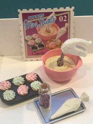 RE - MENT Mini Sweets 2 Cupcakes 1:6 Barbie size kitchen food dollhouse Minia 2