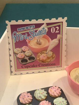 RE - MENT Mini Sweets 2 Cupcakes 1:6 Barbie size kitchen food dollhouse Minia 3