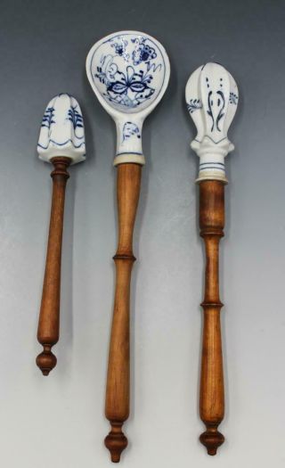Antique Meissen Blue Onion Porcelain Set Of 3 Kitchen Utensils Wooden Handles