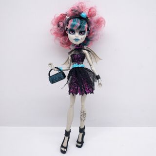 Monster High Zombie Shake Rochelle Goyle Doll W/ Wings And Accessories