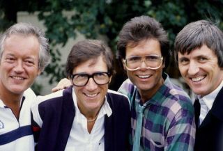 Cliff Richard And The Shadows Unsigned 6 " X 4 " Photograph - M8451 - Image