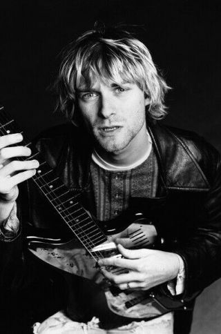 Kurt Cobain Unsigned 6 " X4 " Photo - L7562 - American Singer & Member Of Nirvana