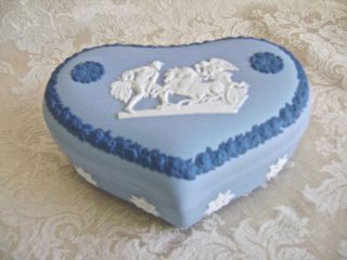 Large Vintage Wedgwood Tri - Colour Blue On Blue Jasperware Heart Shaped Box